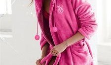 浴袍出镜的娱乐吃瓜博主,揭秘娱乐圈幕后故事